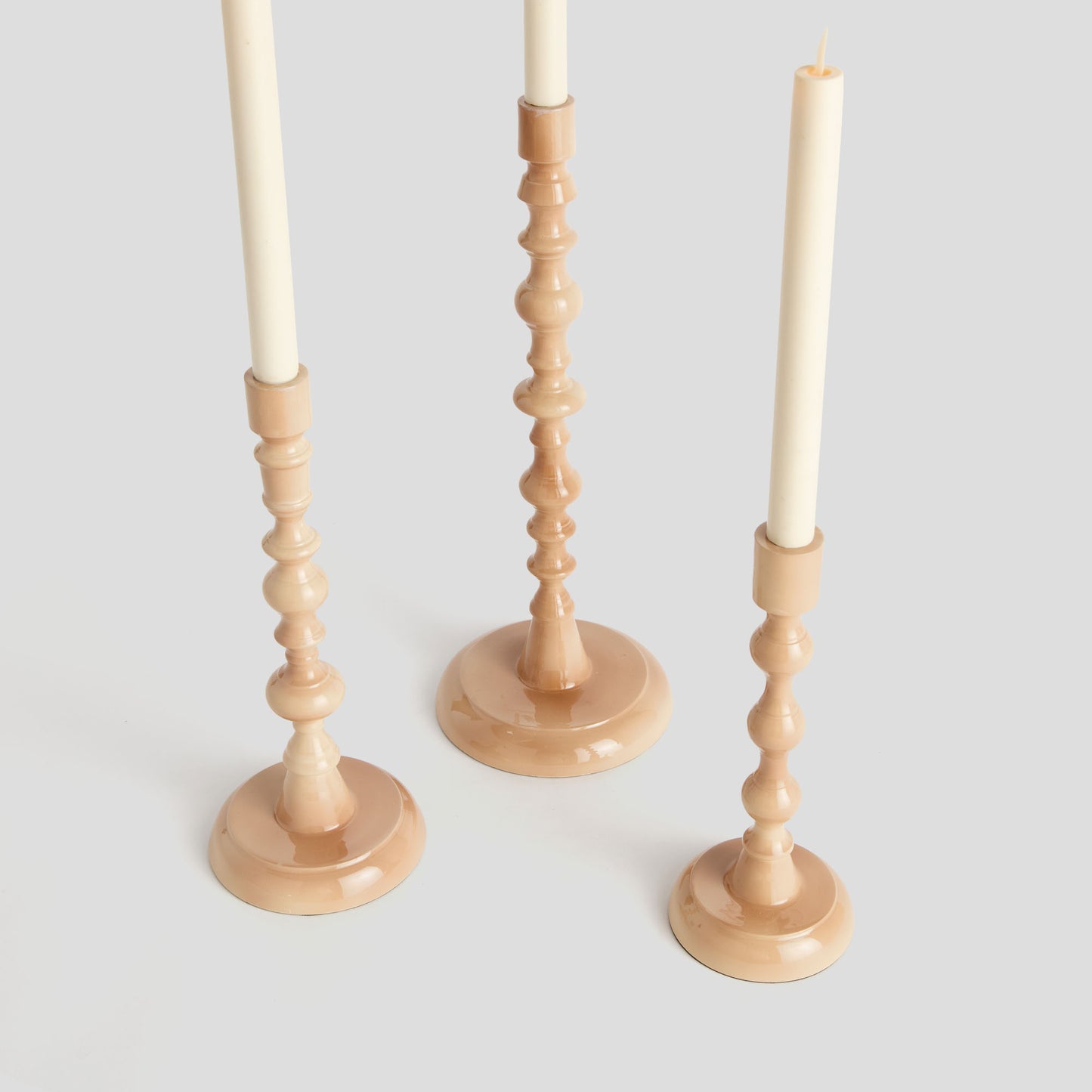 Pink enamel taper holders (set of 3) - stylish home accent (Image3).