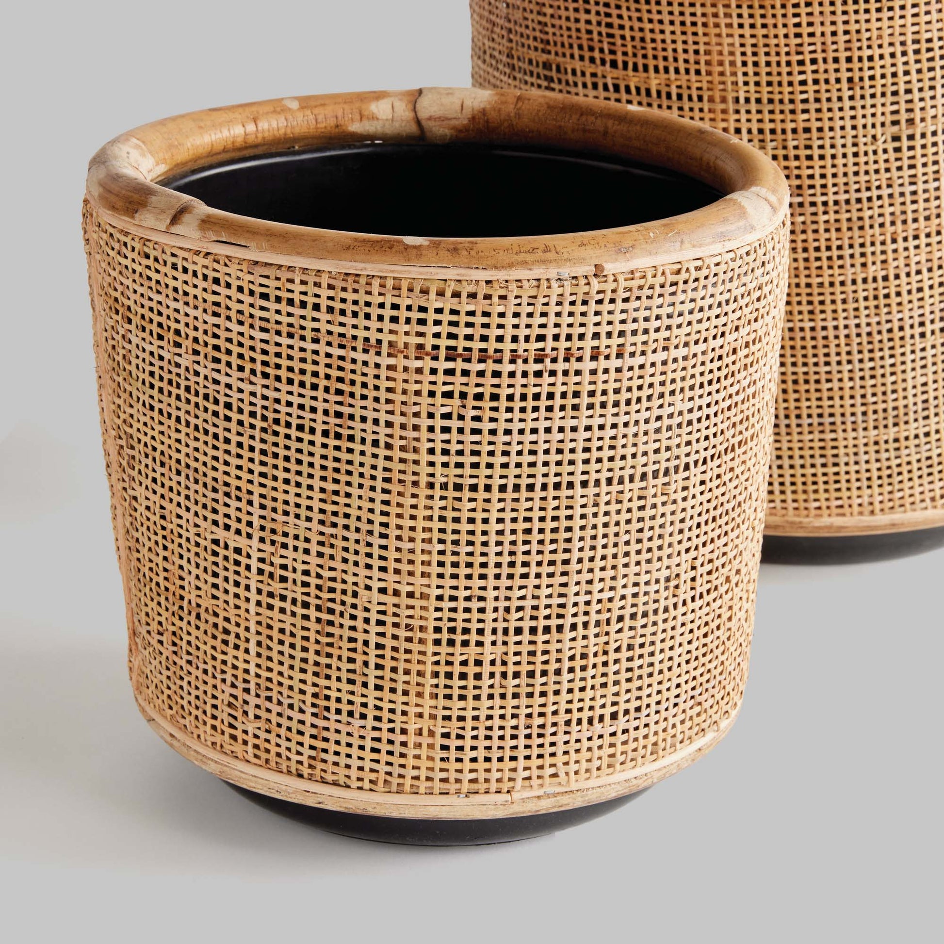 Round rattan planters (set of 2) - stylish home accent (Image4).