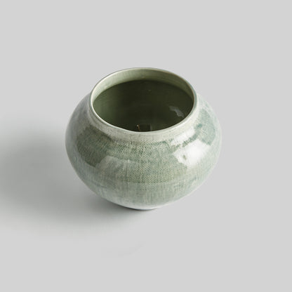 Sage green tapered ceramic pot - stylish home accent (Image3).