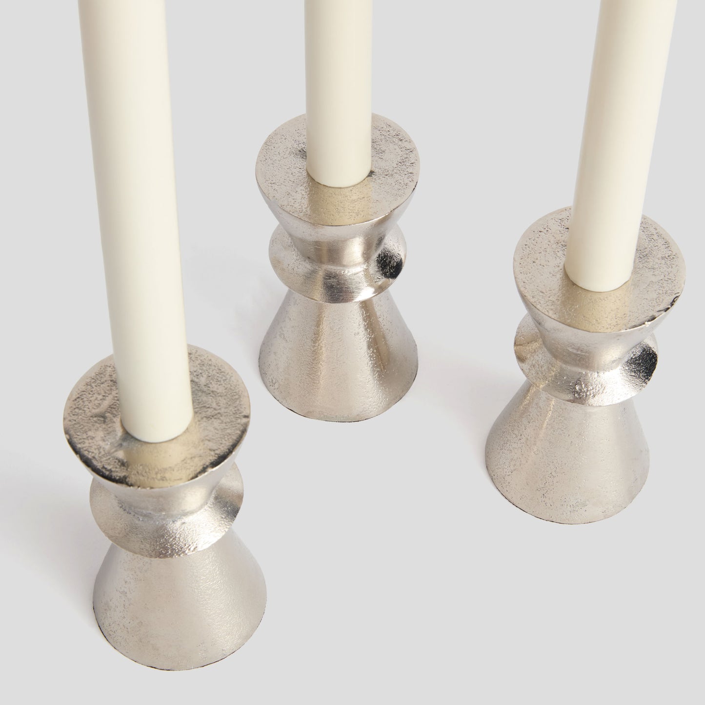 Silver aluminum taper candle holders (set of 3) - stylish home accent (Image2).
