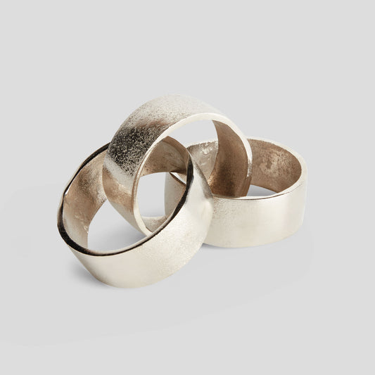 Silver round chain sculpture - stylish home accent (Image1).
