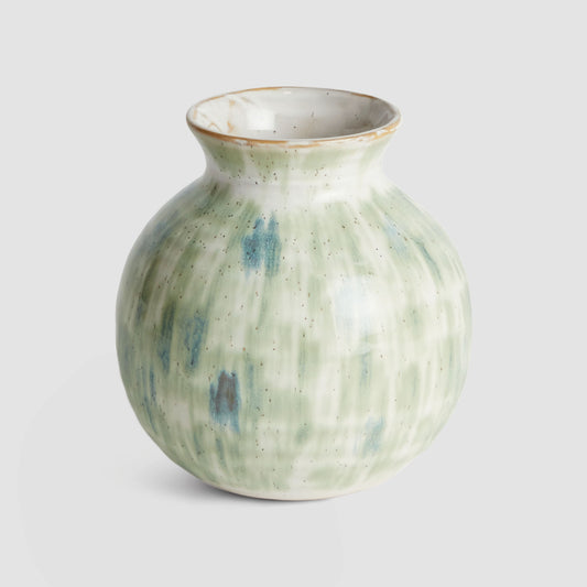 Small green stoneware vase - stylish home accent (Image1).