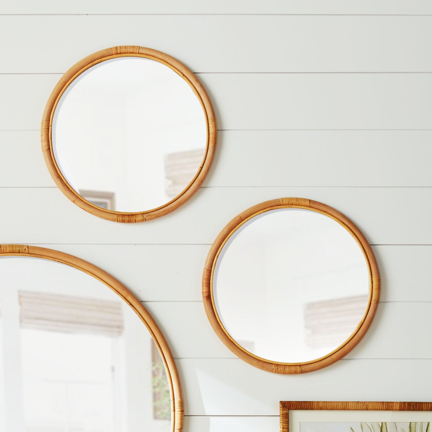 Small rattan mirror 20.5 inch - stylish home accent (Image1).