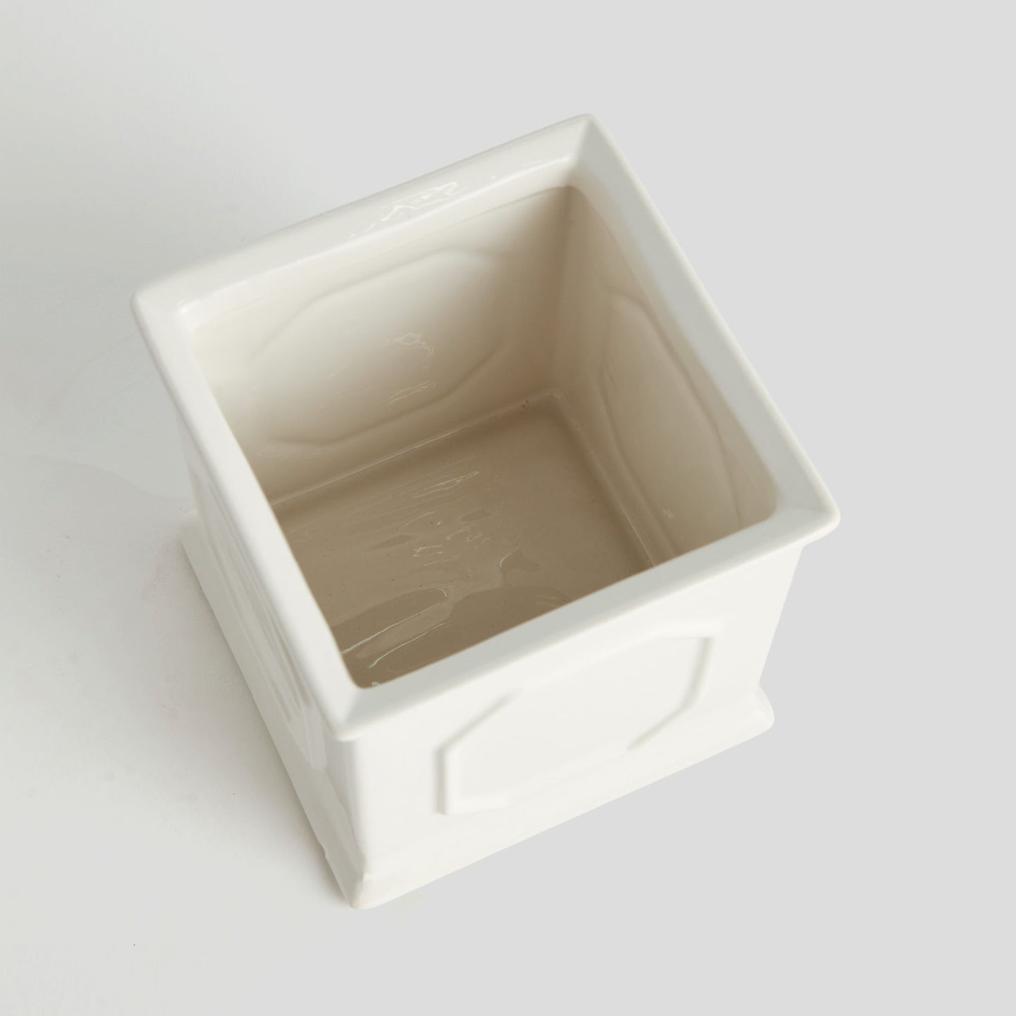 Small square white ceramic cachepot - stylish home accent (Image2).