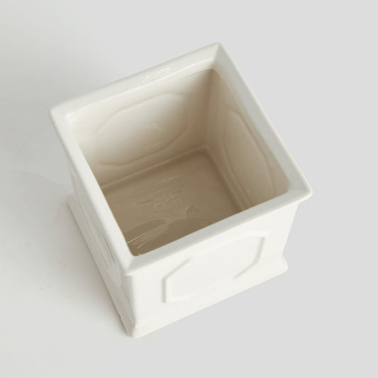 Small square white ceramic cachepot - stylish home accent (Image2).
