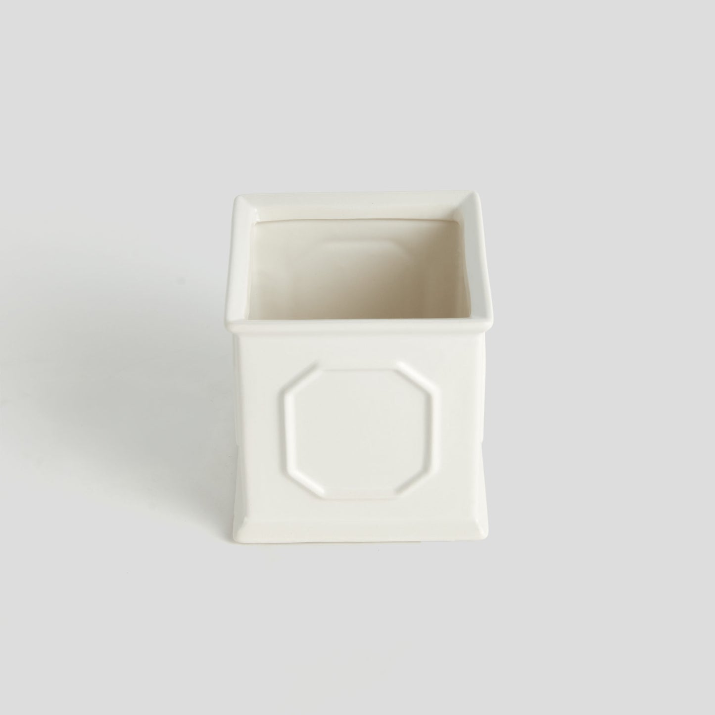 Small square white ceramic cachepot - stylish home accent (Image3).