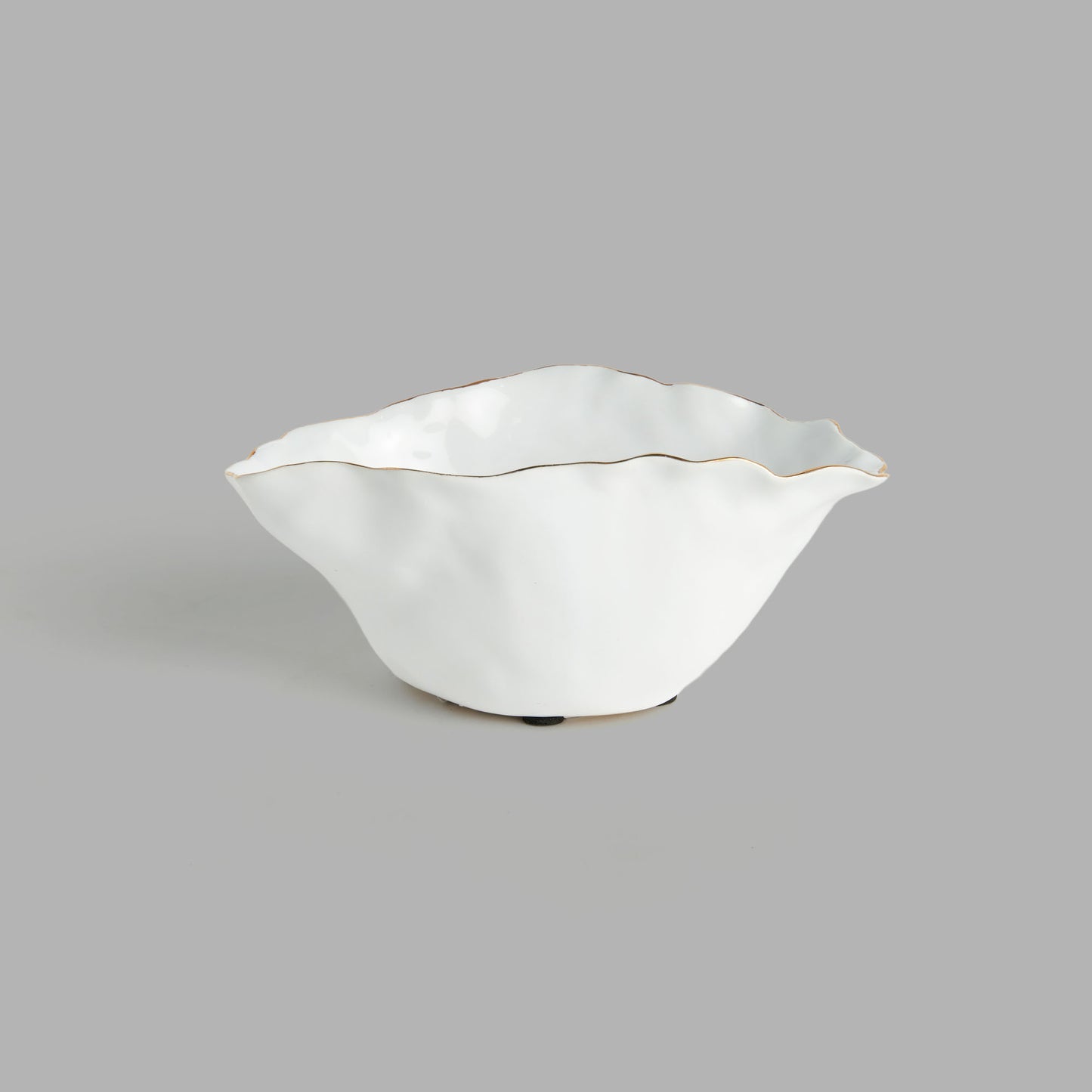 Small white gold-tipped ceramic wide vase - stylish home accent (Image4).