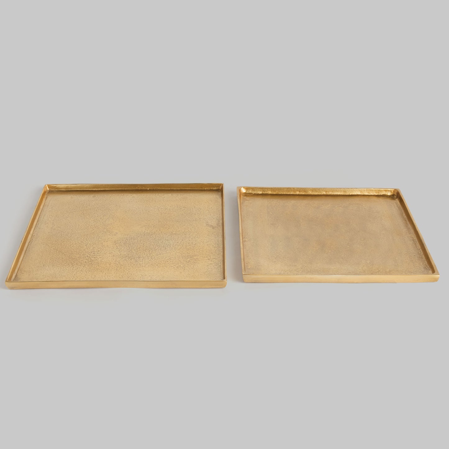 Square gold decorative trays (set of 2) - stylish home accent (Image3).