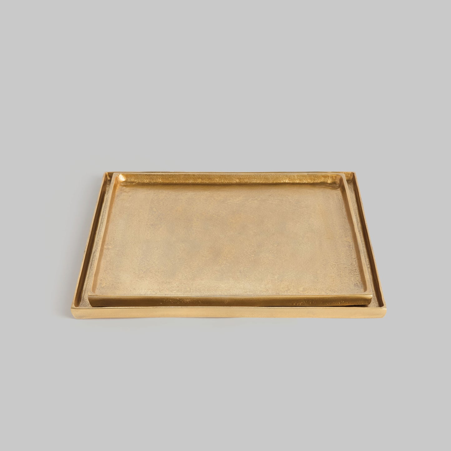 Square gold decorative trays (set of 2) - stylish home accent (Image4).