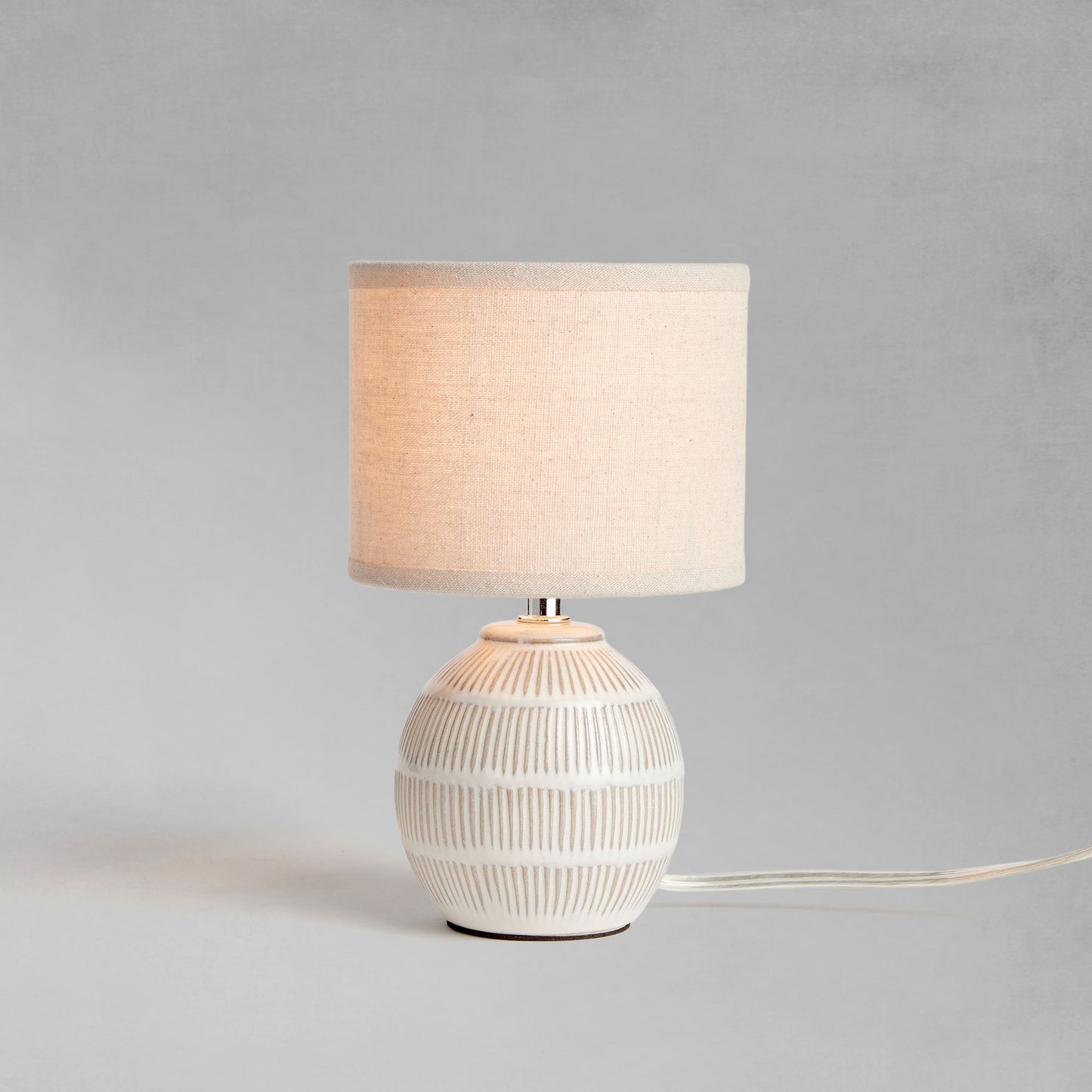 Taupe ceramic mini lamp - stylish home accent (Image3).