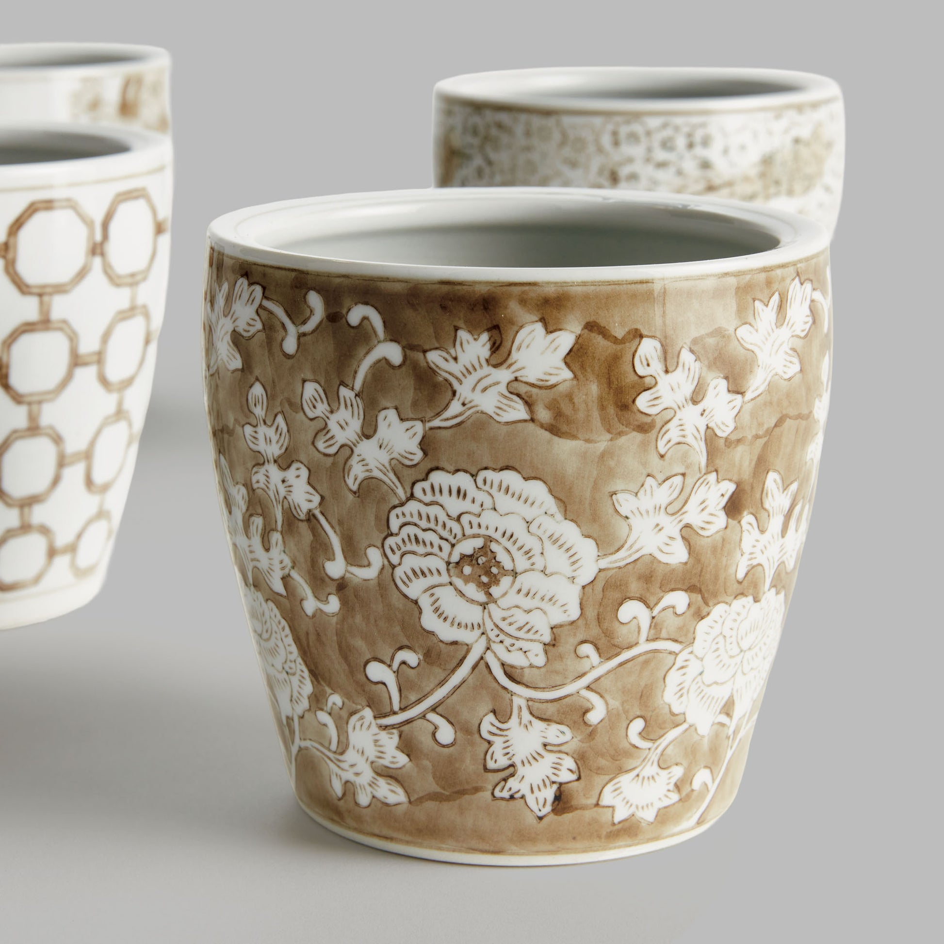 Taupe chinoiserie ceramic pots (set of 4) - stylish home accent (Image3).