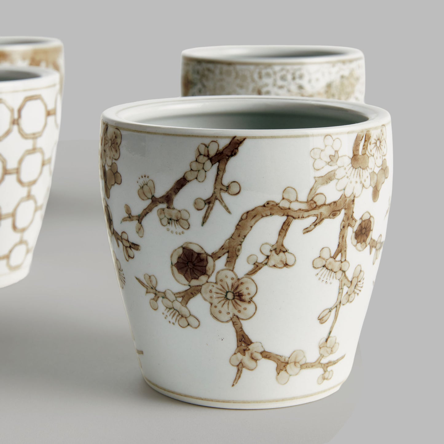 Taupe chinoiserie ceramic pots (set of 4) - stylish home accent (Image4).