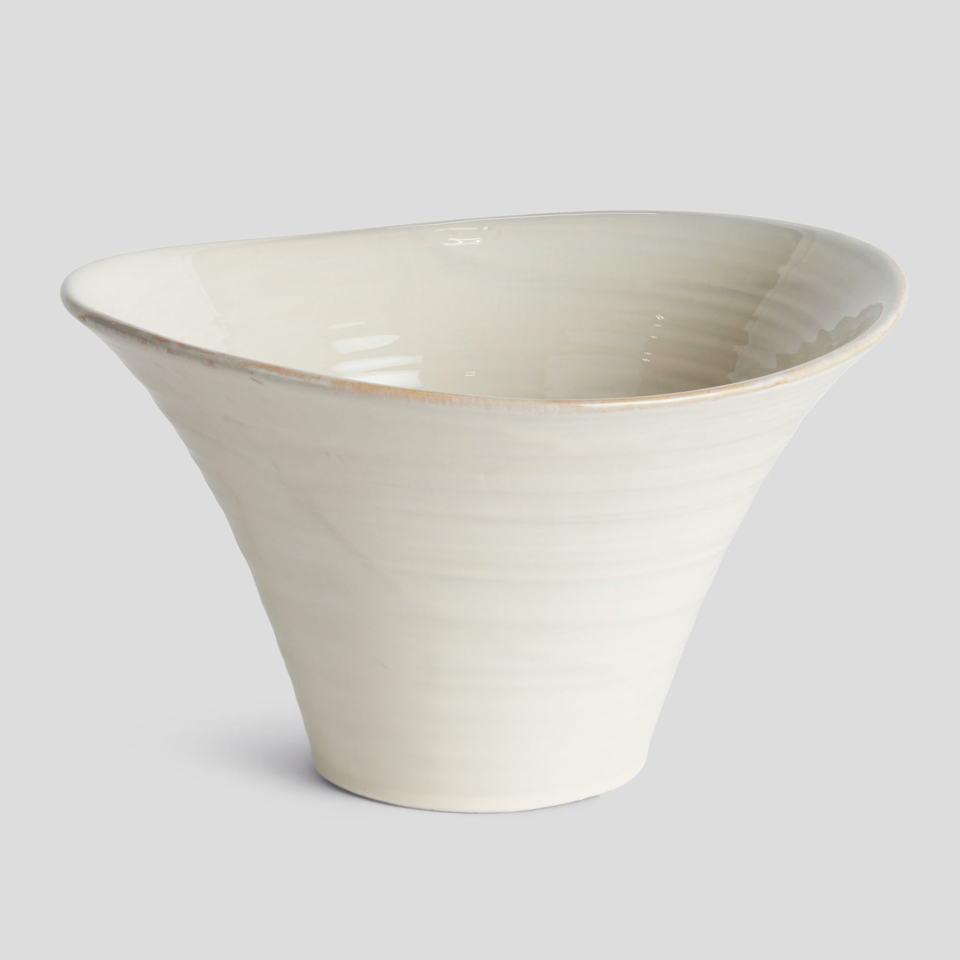 Textured white stoneware large pot - stylish home accent (Image1).