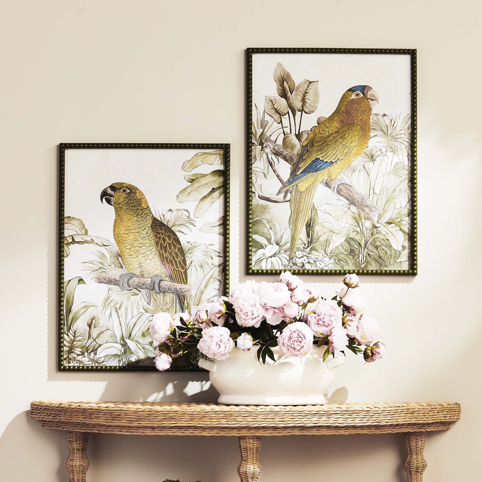 Tropical parrot framed prints (set of 2) - stylish home accent (Image1).