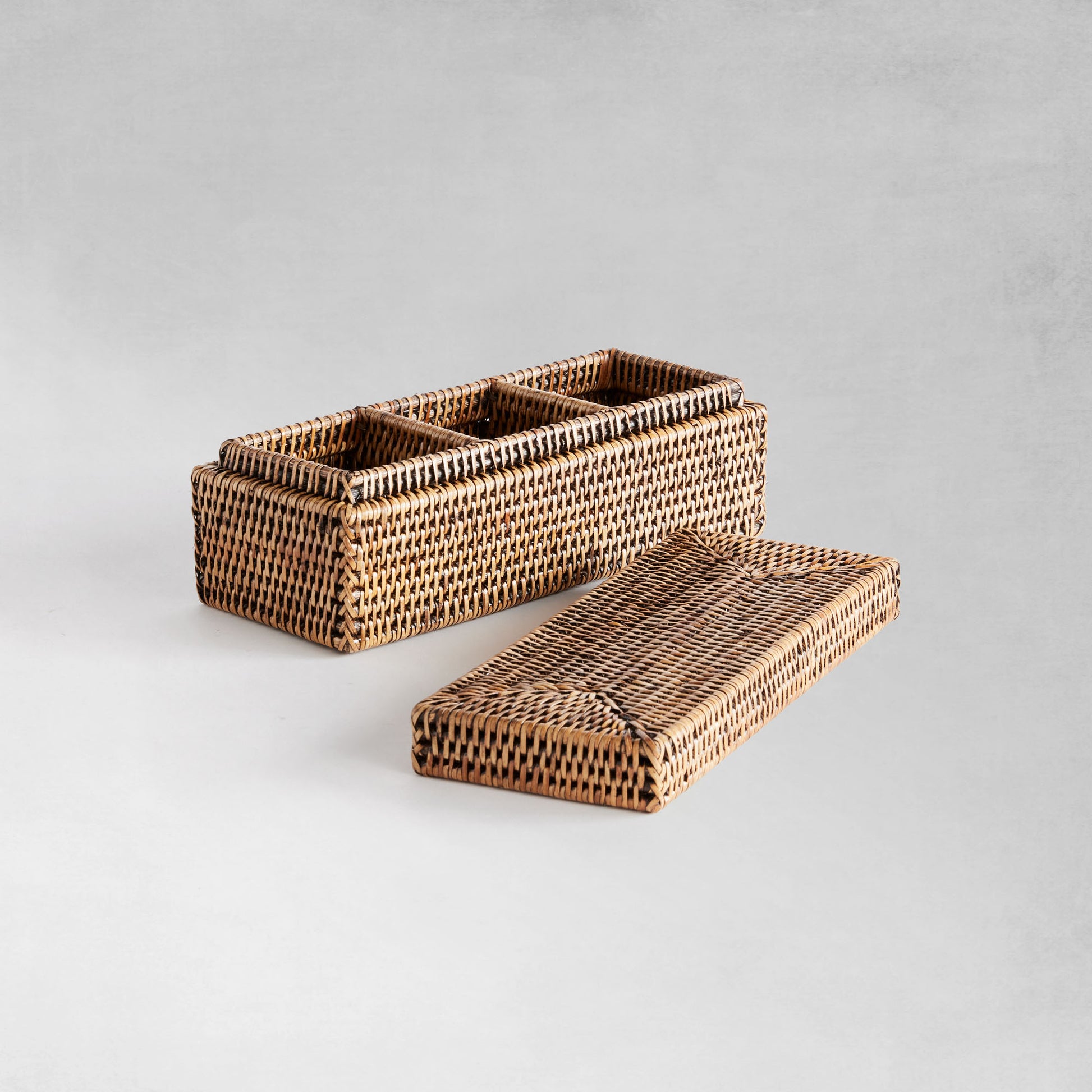 Warm brown rattan 3-compartment lidded box - stylish home accent (Image4).