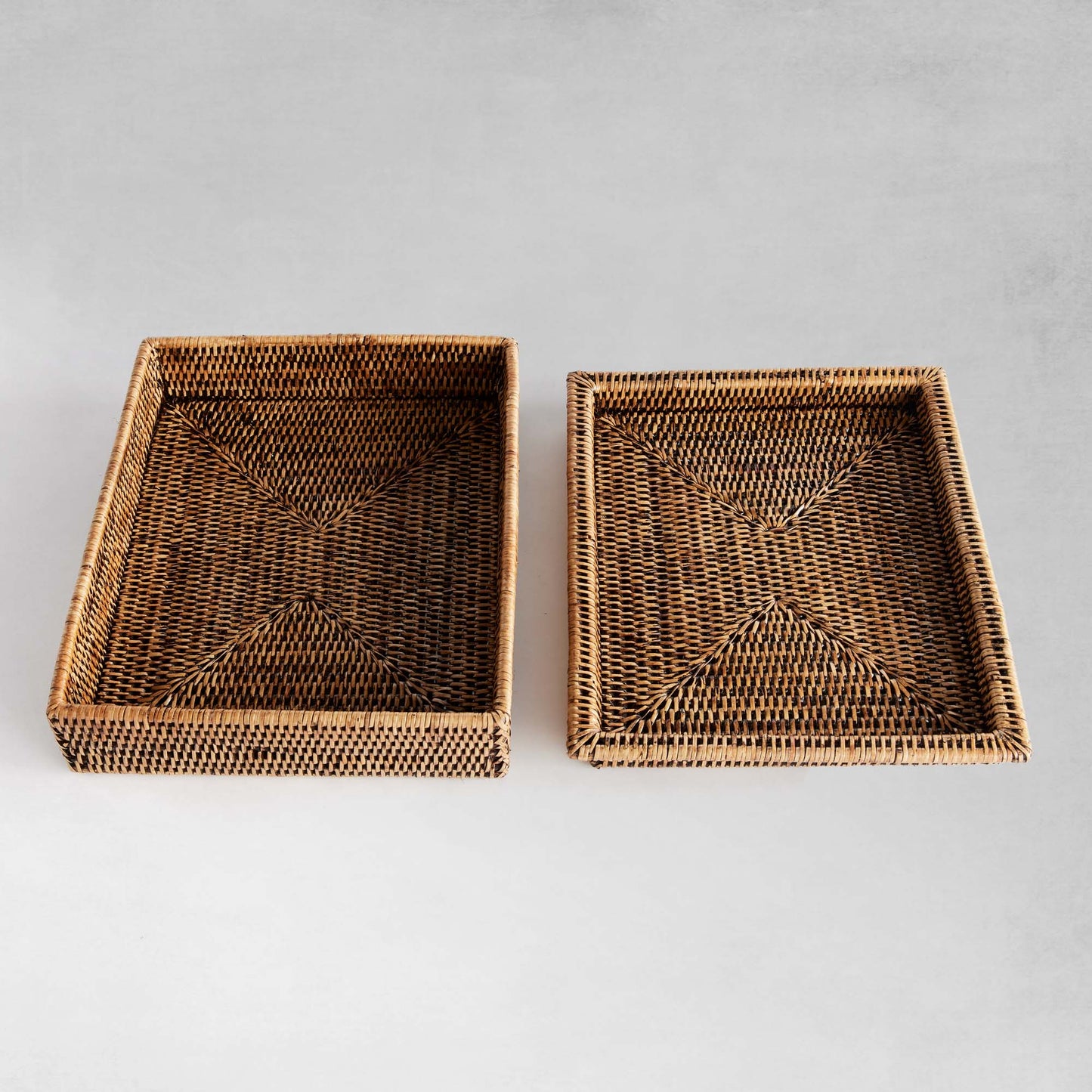 Warm brown rattan lidded letter box - stylish home accent (Image3).