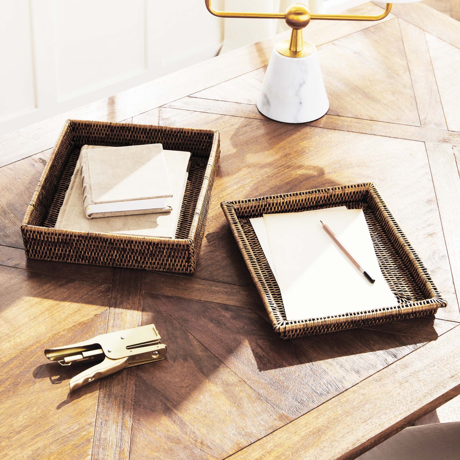 Warm brown rattan lidded letter box - stylish home accent (Image5).