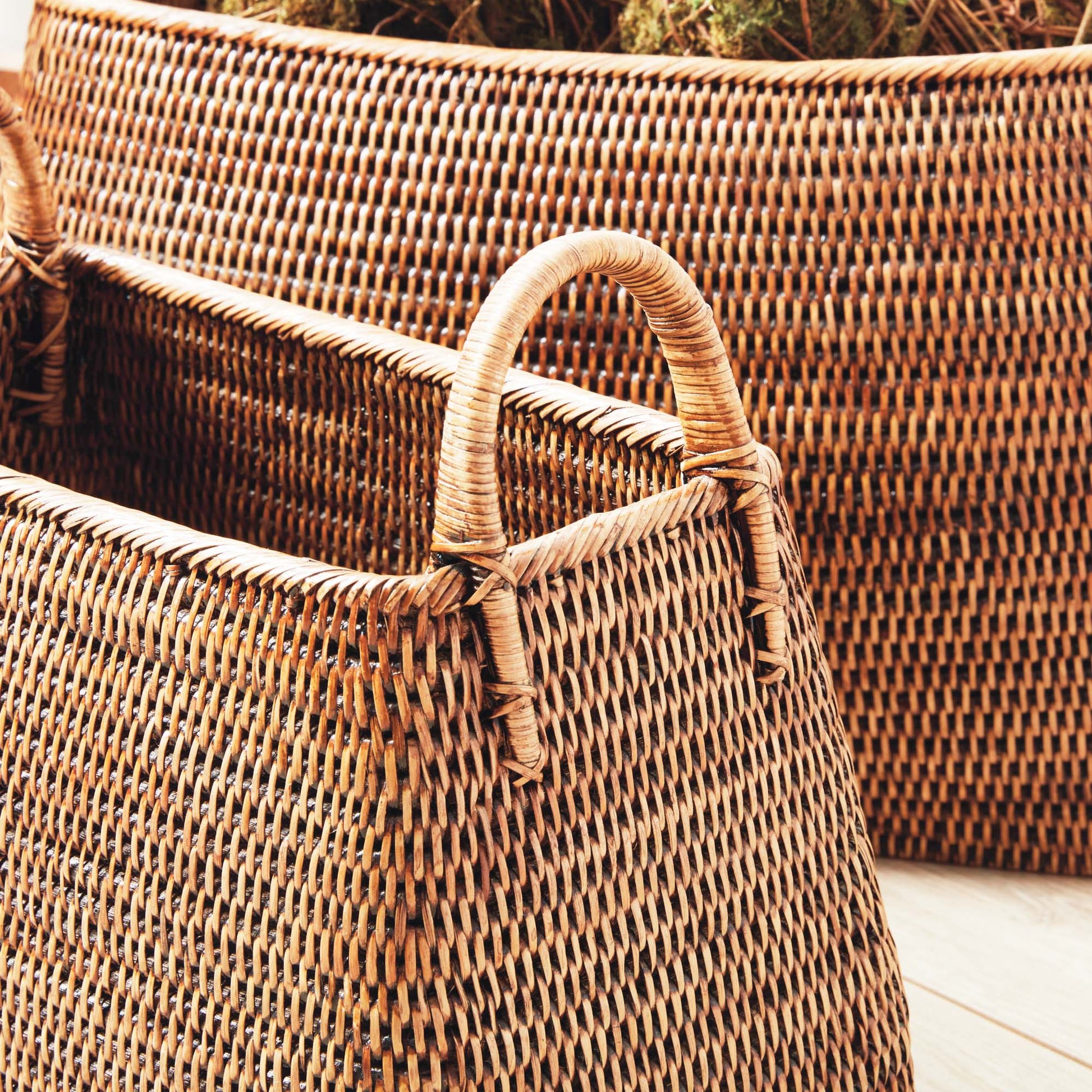 Warm brown rattan narrow magazine baskets (set of 2) - stylish home accent (Image5).