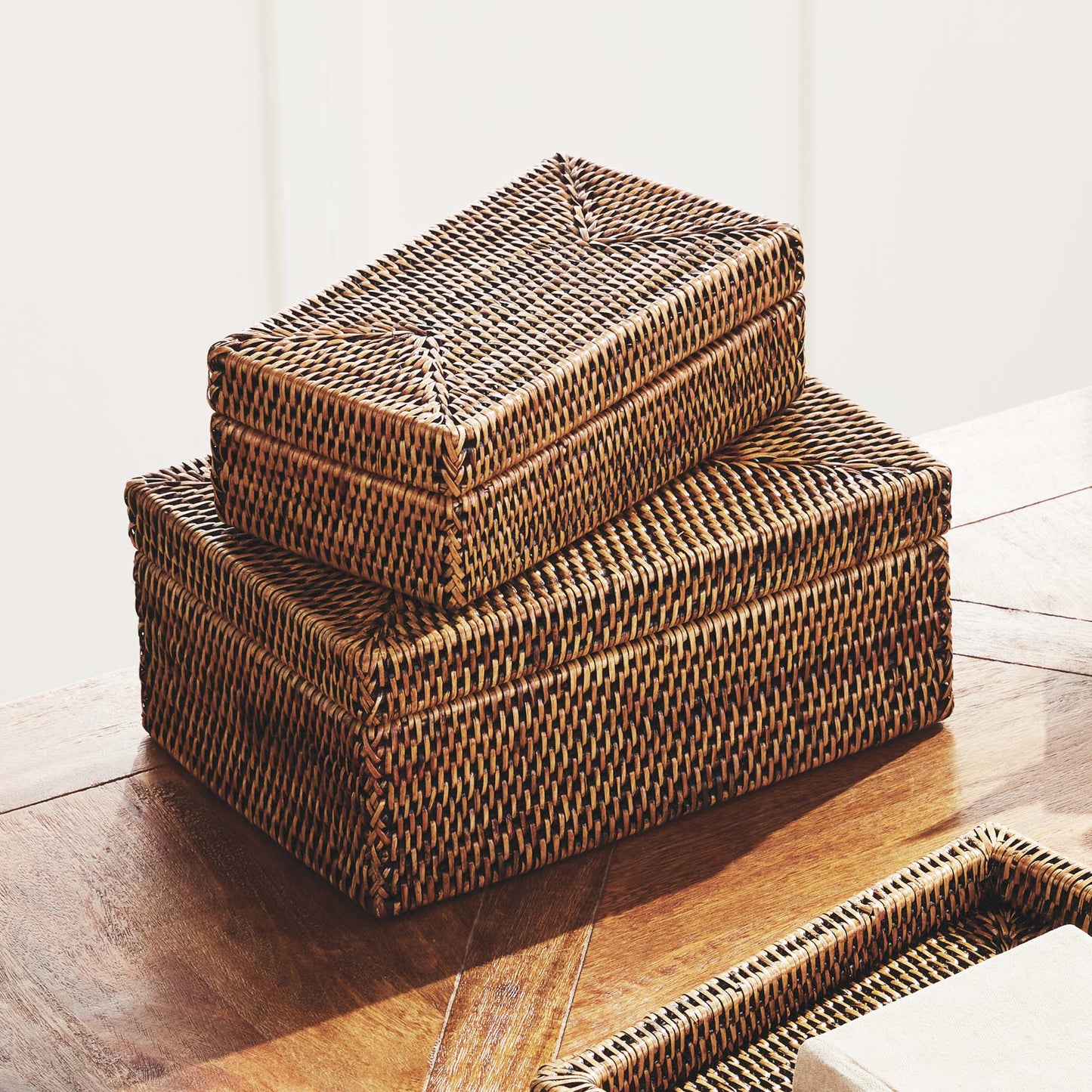 Warm brown rattan rectangular lidded boxes (set of 2) - stylish home accent (Image4).
