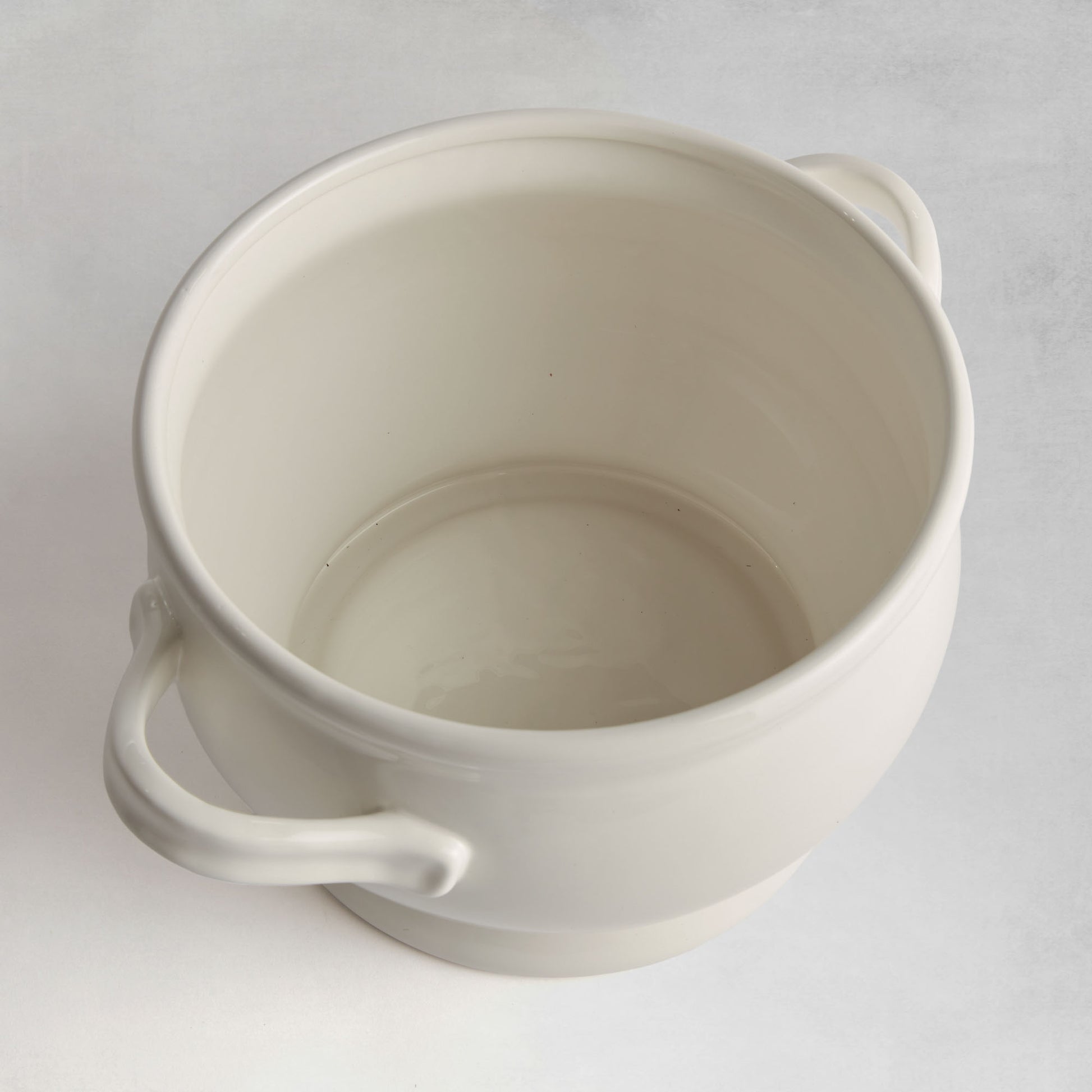 White ceramic footed bowl - stylish home accent (Image3).