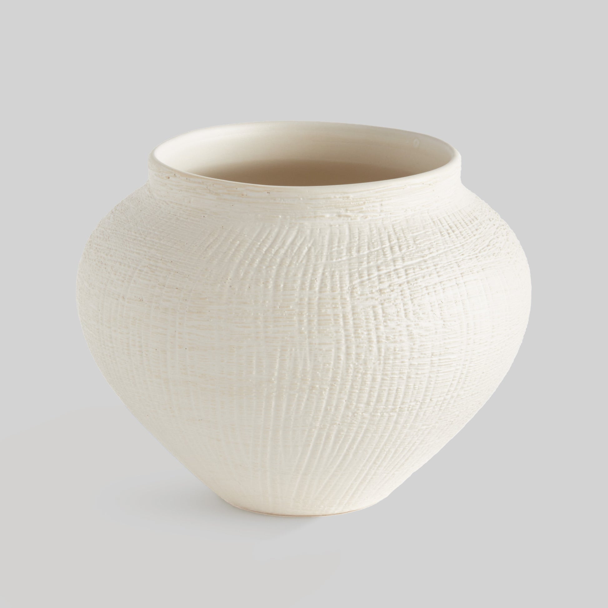 White crosshatch pot - stylish home accent (Image1).