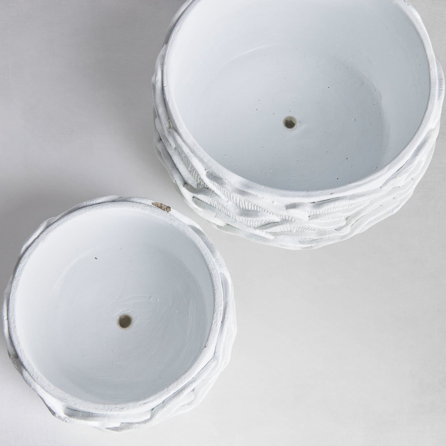 White petal concrete low pots (set of 2) - stylish home accent (Image2).