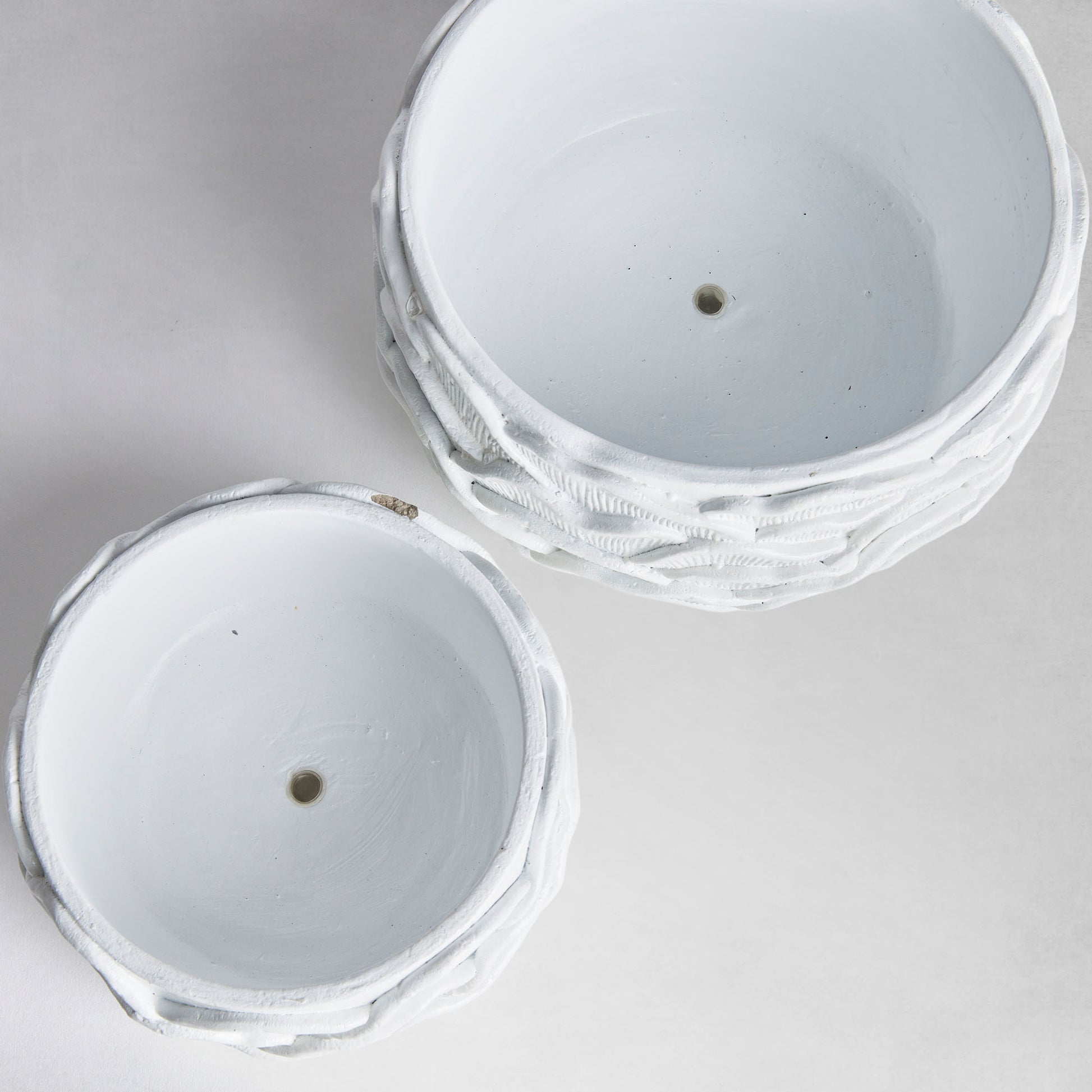 White petal concrete low pots (set of 2) - stylish home accent (Image2).