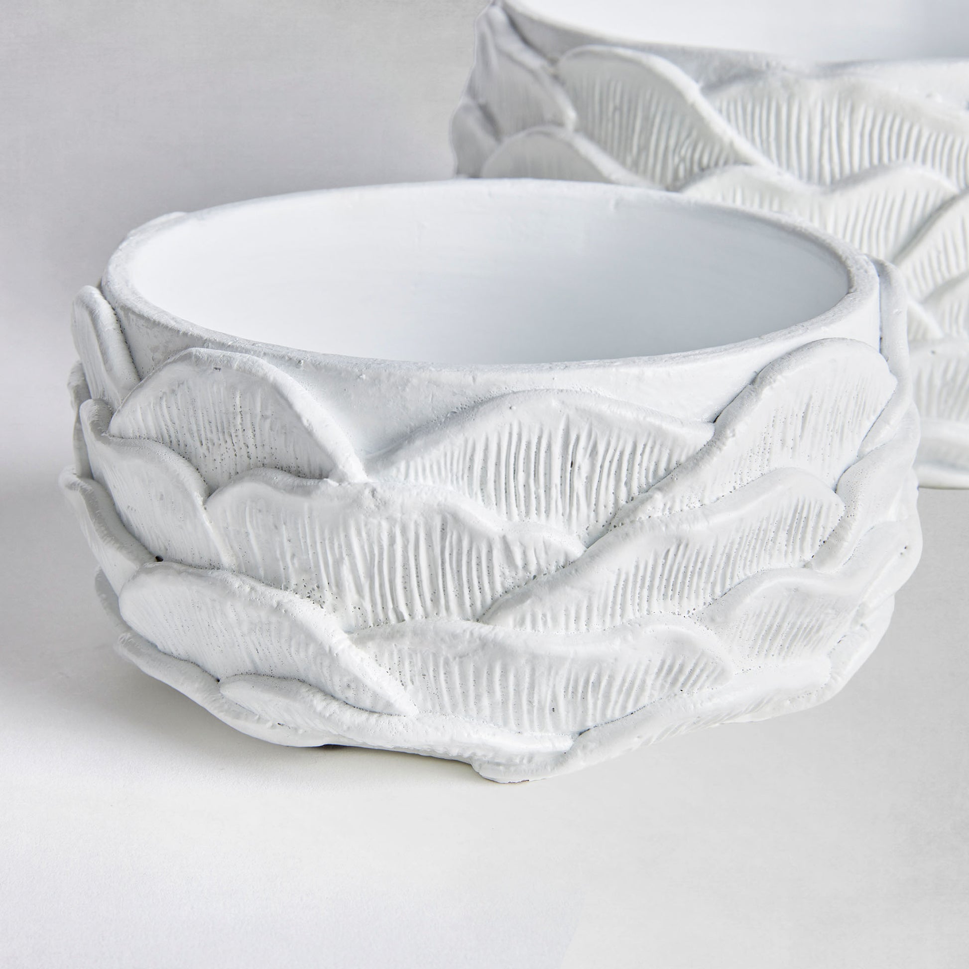 White petal concrete low pots (set of 2) - stylish home accent (Image3).
