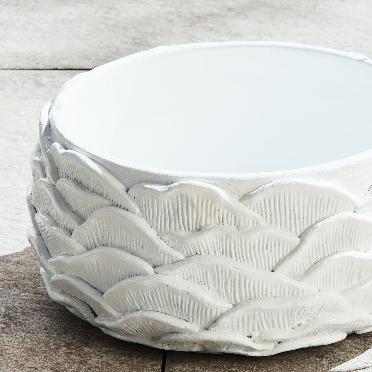 White petal concrete low pots (set of 2) - stylish home accent (Image4).