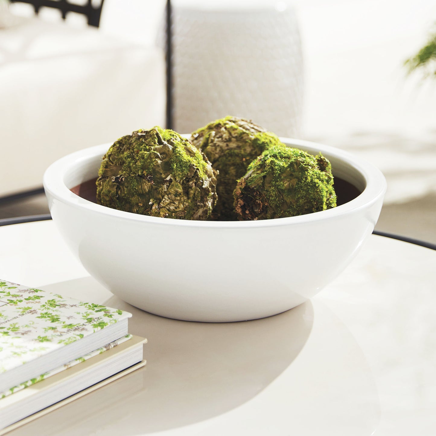 White reactive glaze ceramic low bowls (set of 2) - stylish home accent (Image2).