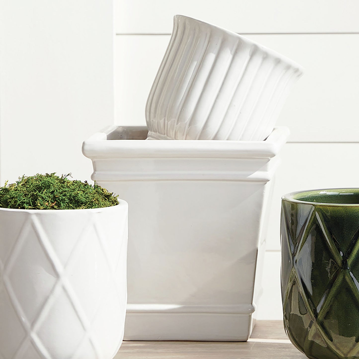 White reactive glaze ceramic pots (set of 2) - stylish home accent (Image2).