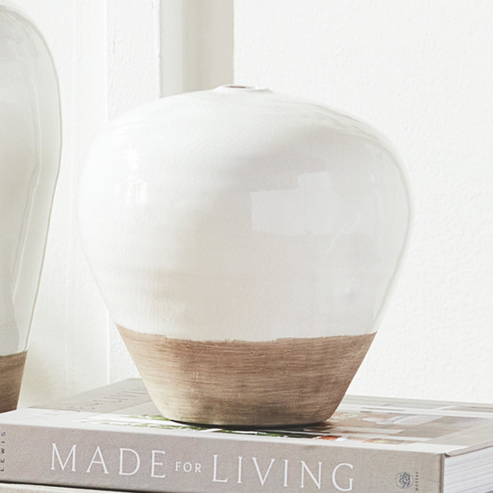 White reactive glaze terracotta small vase - stylish home accent (Image4).