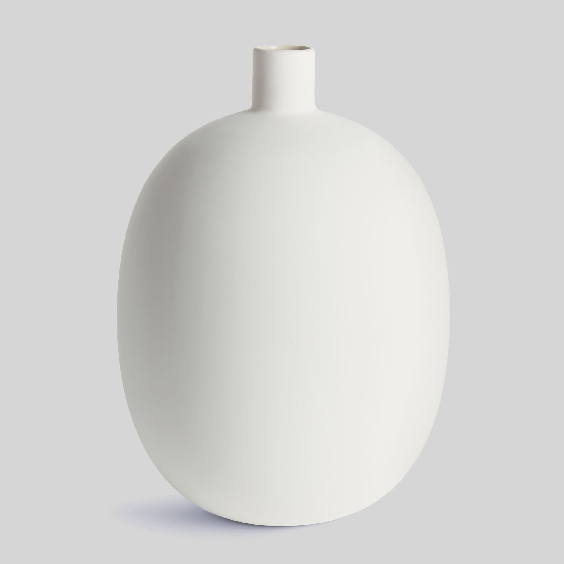 White stoneware large vase - stylish home accent (Image1).