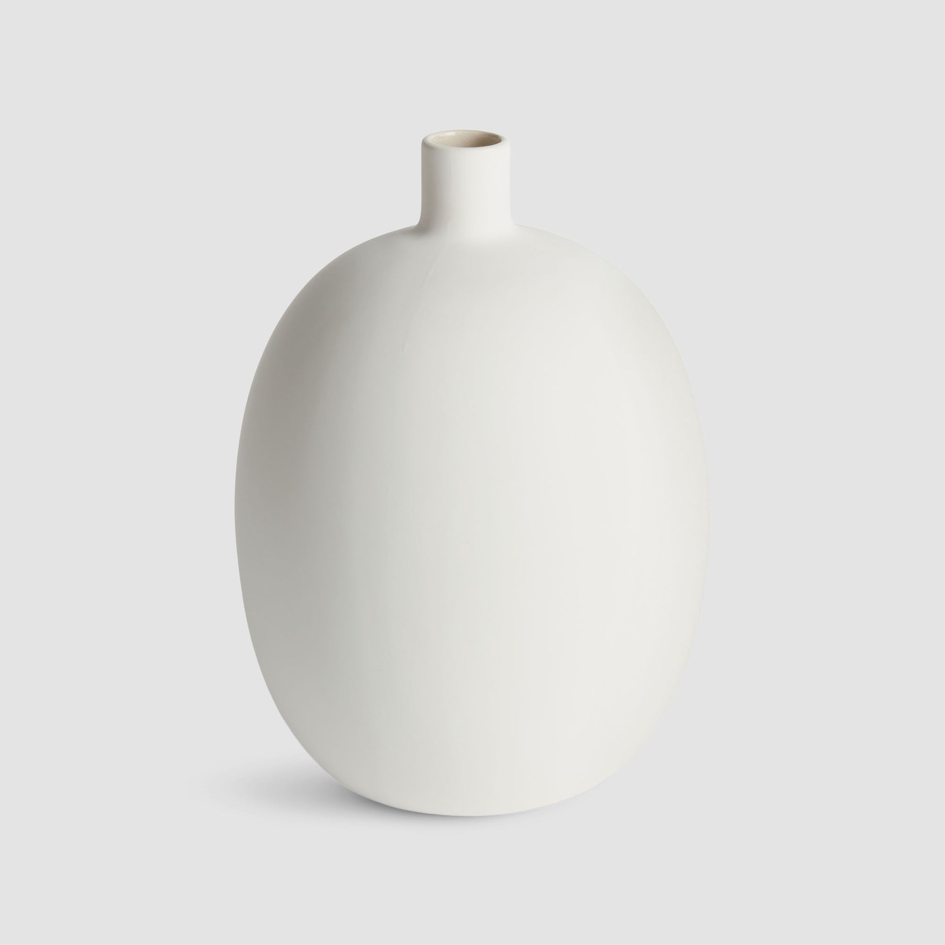 White stoneware medium vase - stylish home accent (Image1).