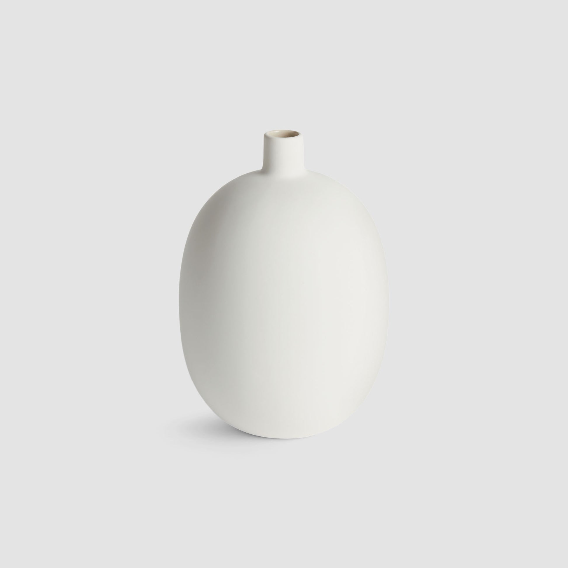 White stoneware small vase - stylish home accent (Image1).