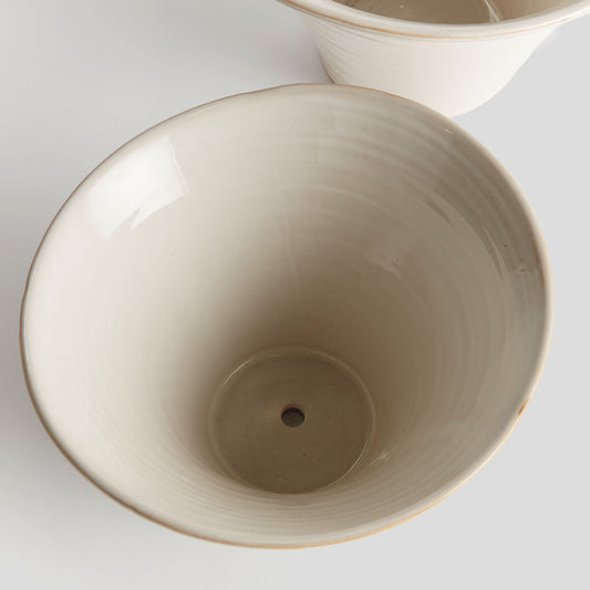 White textured stoneware pots (set of 2) - stylish home accent (Image2).