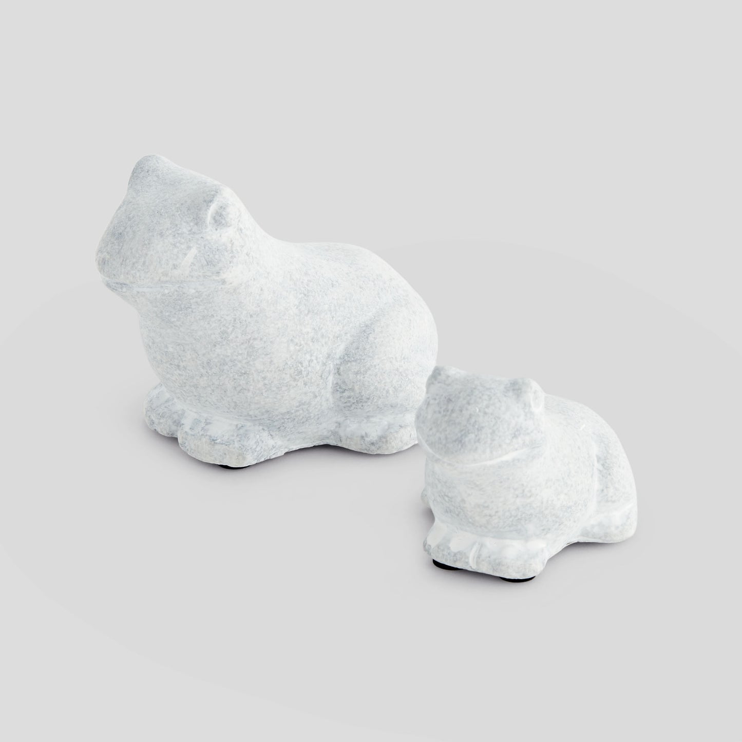 Whitewash concrete frog sculptures (set of 2) - stylish home accent (Image1).