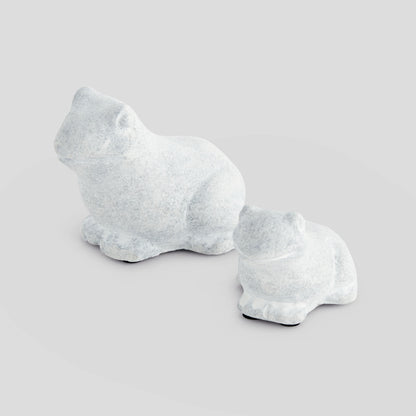 Whitewash concrete frog sculptures (set of 2) - stylish home accent (Image1).