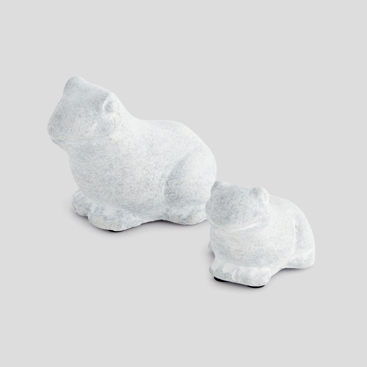 Whitewash concrete frog sculptures (set of 2) - stylish home accent (Image2).