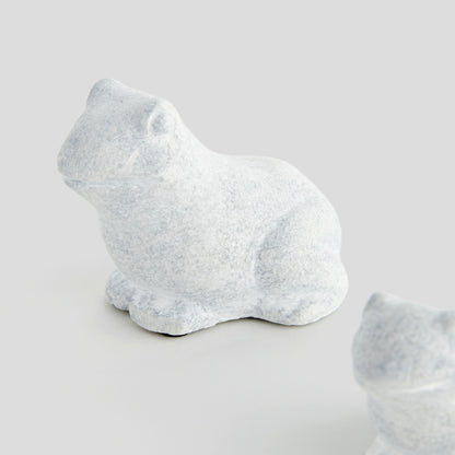 Whitewash concrete frog sculptures (set of 2) - stylish home accent (Image4).