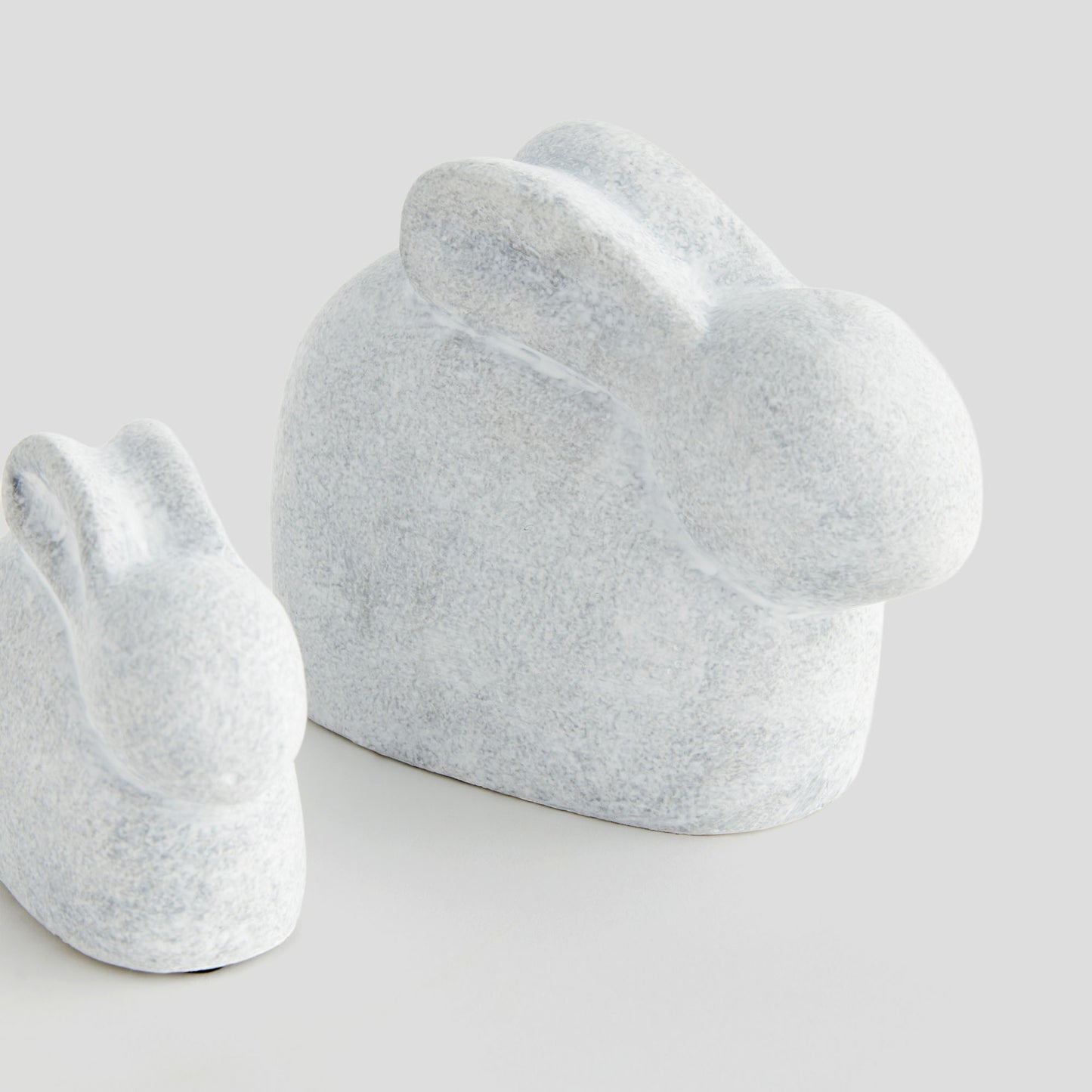 Whitewash concrete rabbit sculptures (set of 2) - stylish home accent (Image2).