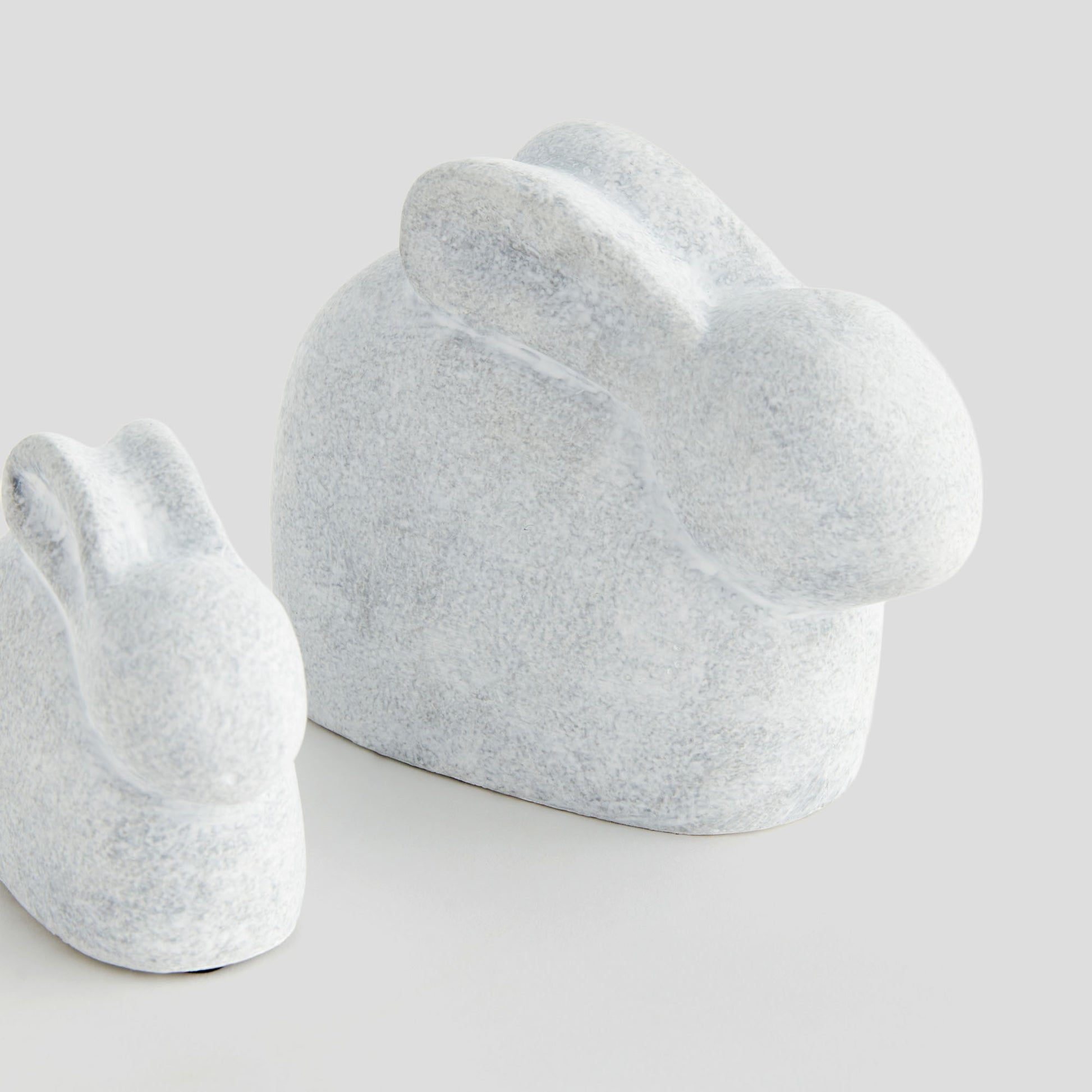 Whitewash concrete rabbit sculptures (set of 2) - stylish home accent (Image2).