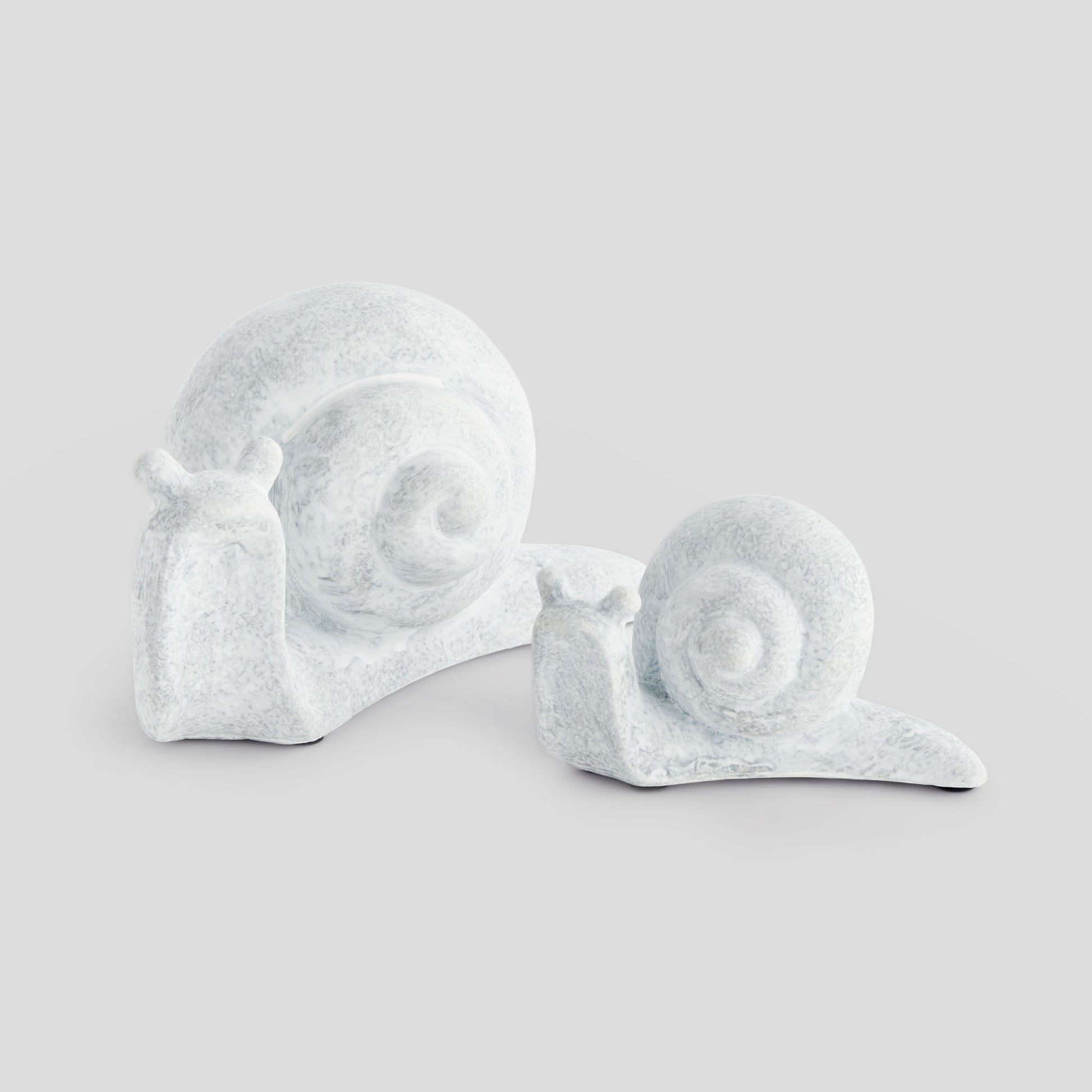 Whitewash concrete snail sculpture (set of 2) - stylish home accent (Image1).