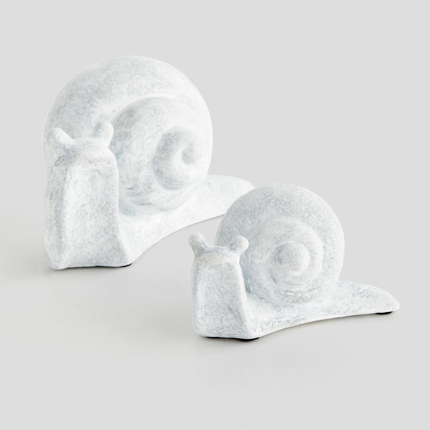 Whitewash concrete snail sculpture (set of 2) - stylish home accent (Image3).
