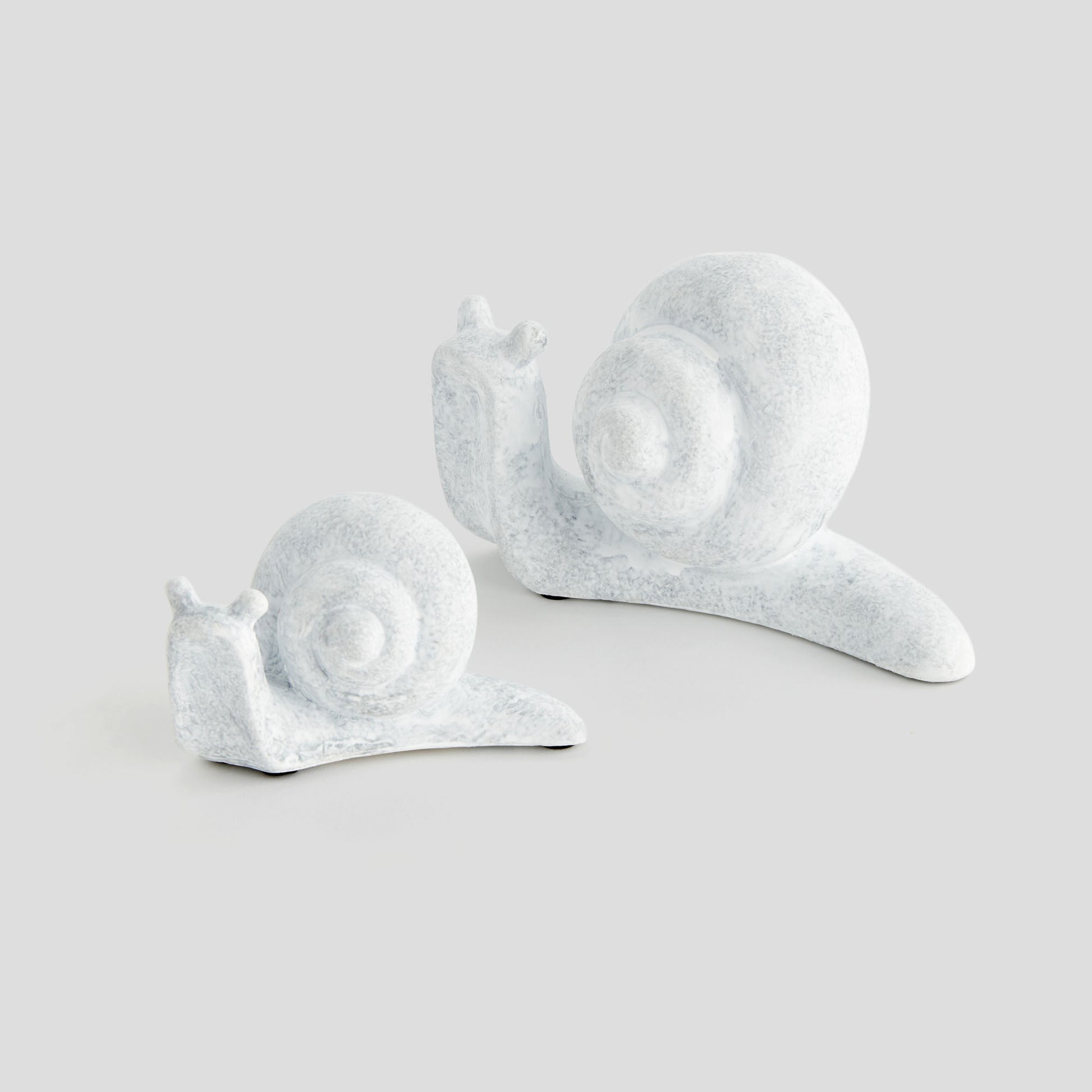 Whitewash concrete snail sculpture (set of 2) - stylish home accent (Image5).