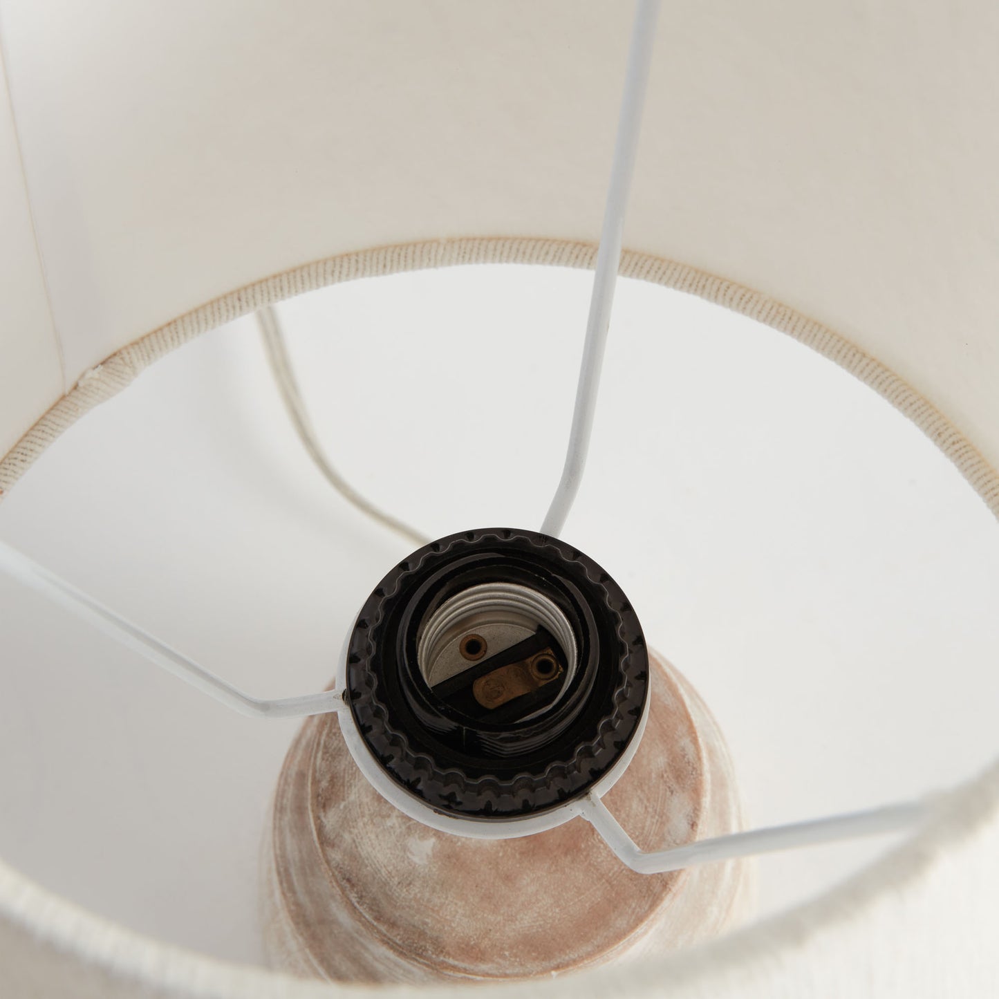 Whitewash mango wood table lamp - stylish home accent (Image3).
