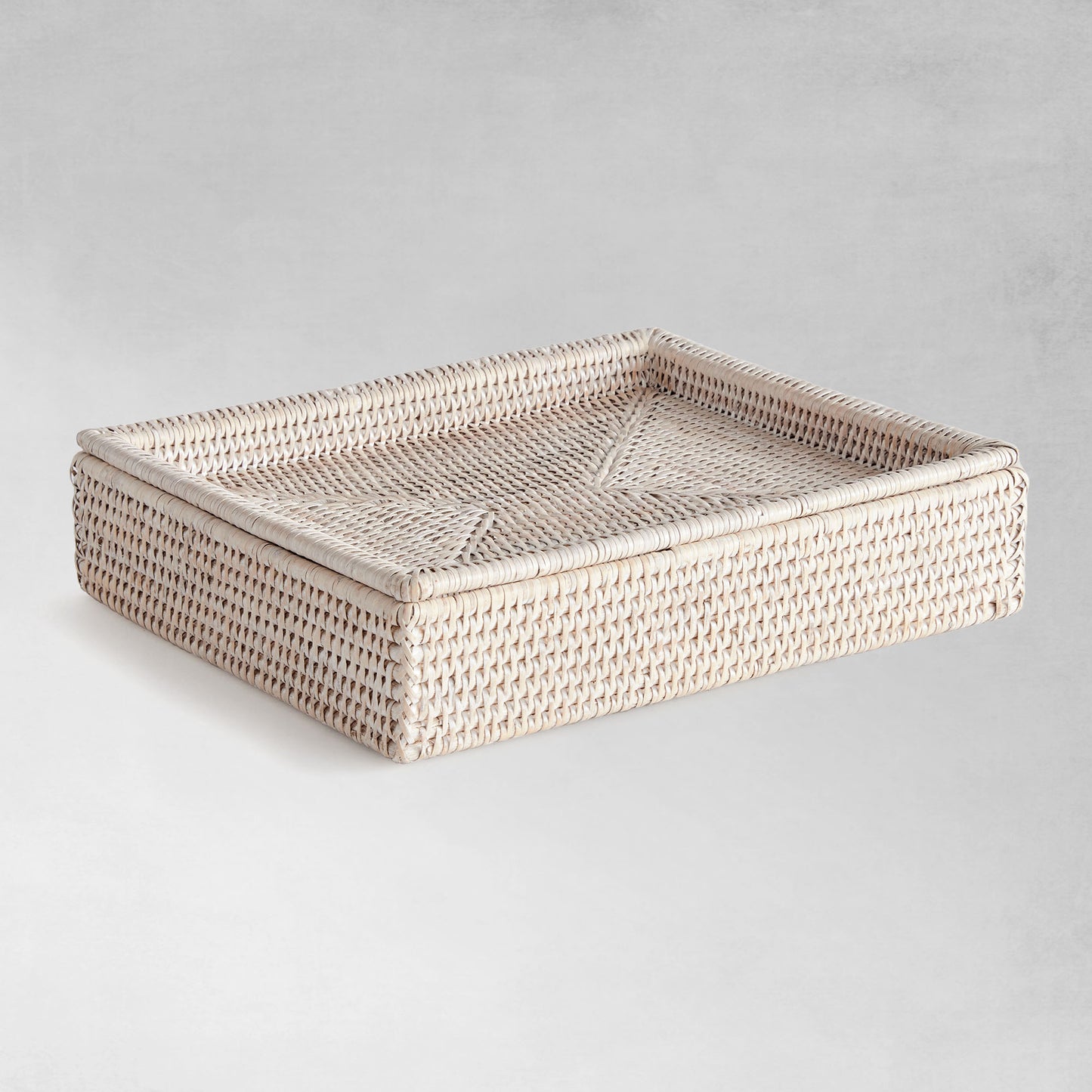 Whitewash rattan lidded letter box - stylish home accent (Image1).