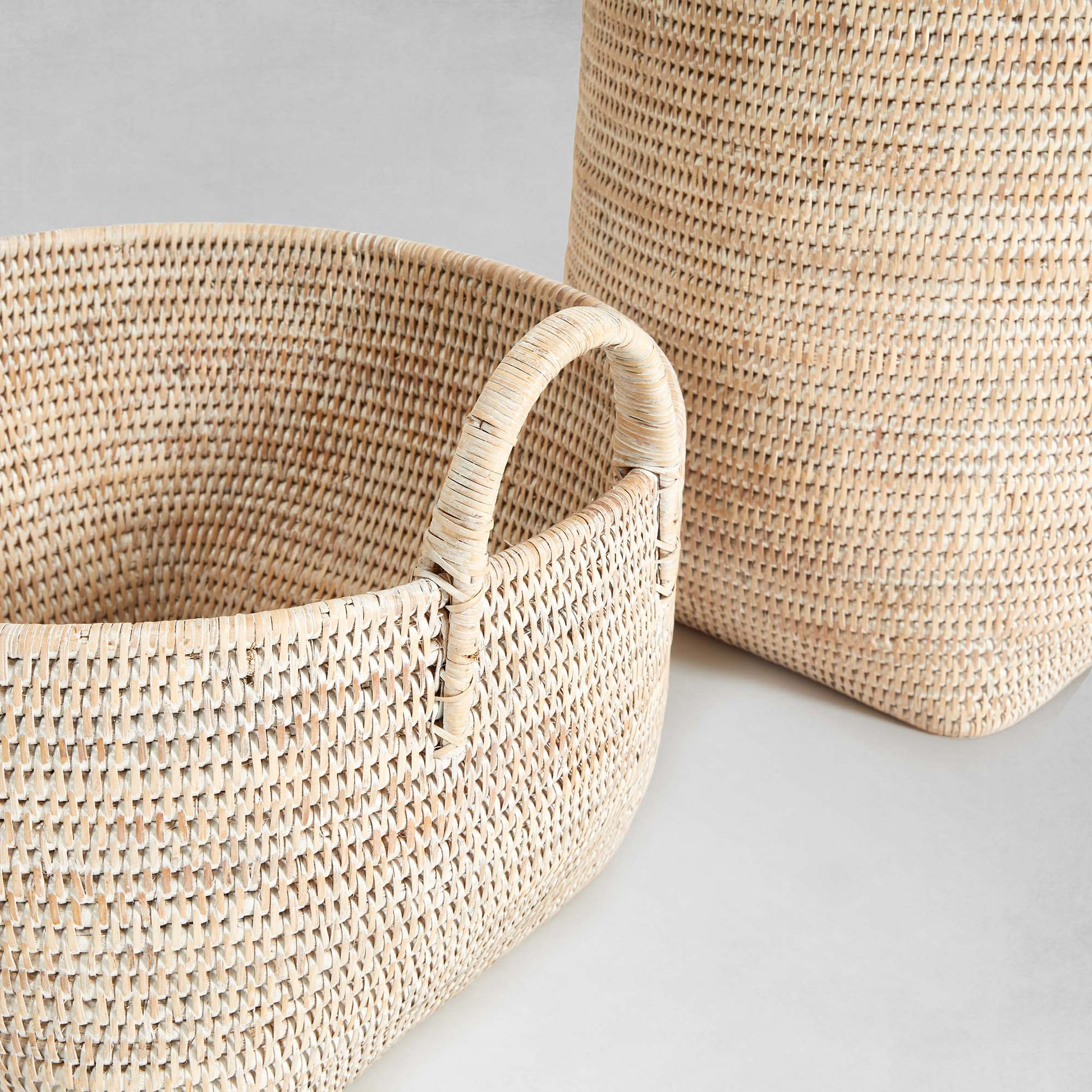Whitewash rattan orchard baskets (set of 2) - stylish home accent (Image2).
