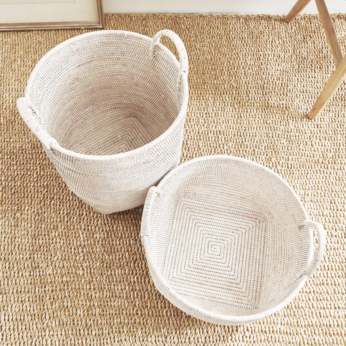 Whitewash rattan orchard baskets (set of 2) - stylish home accent (Image4).