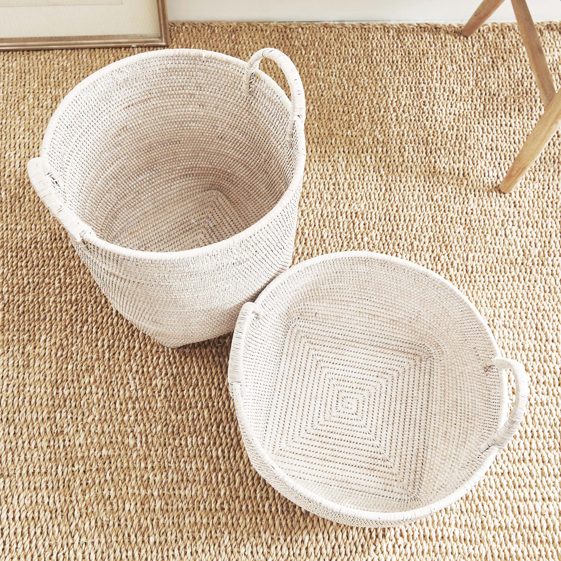 Whitewash rattan orchard baskets (set of 2) - stylish home accent (Image4).